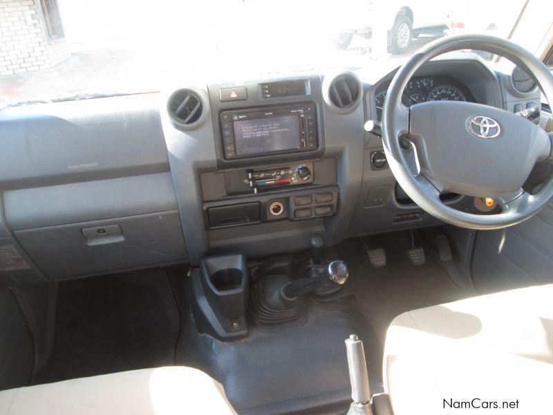 Toyota landCruiser V6 in Namibia