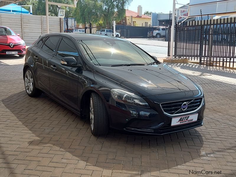 Volvo V40 D2 Excel in Namibia