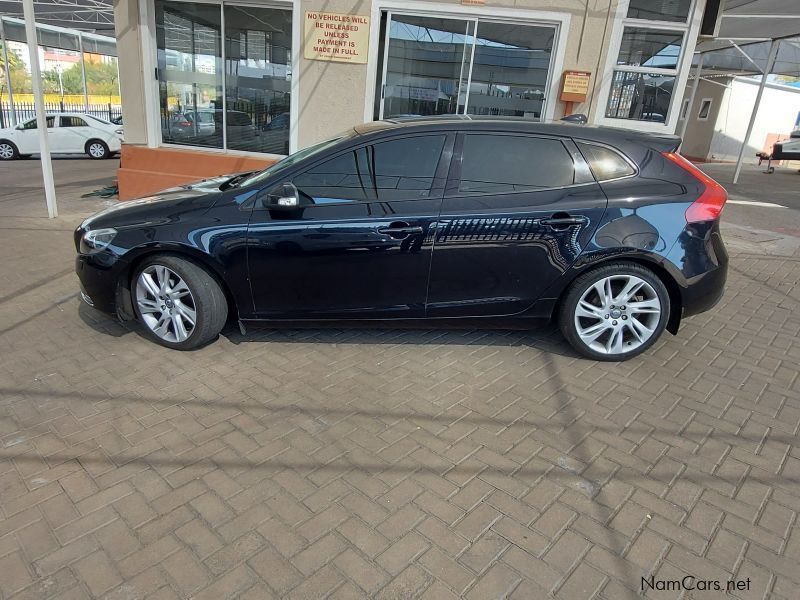 Volvo V40 D2 Excel in Namibia