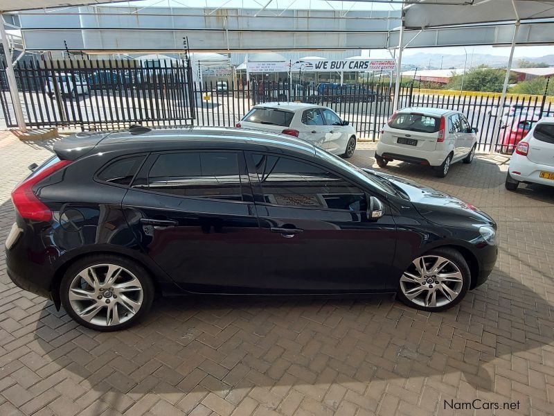 Volvo V40 D2 Excel in Namibia