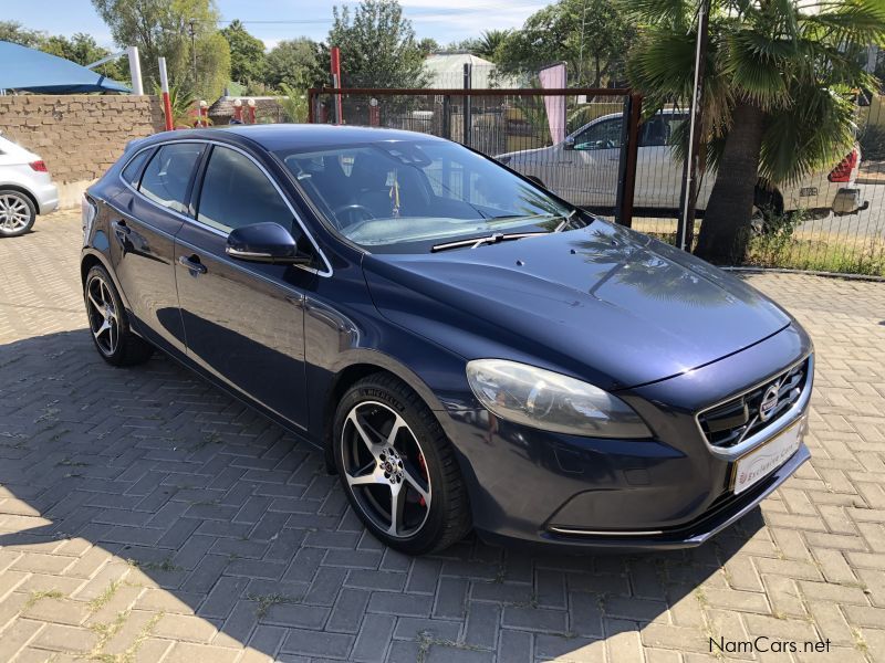 Volvo V40 T4 Excel Powershift in Namibia