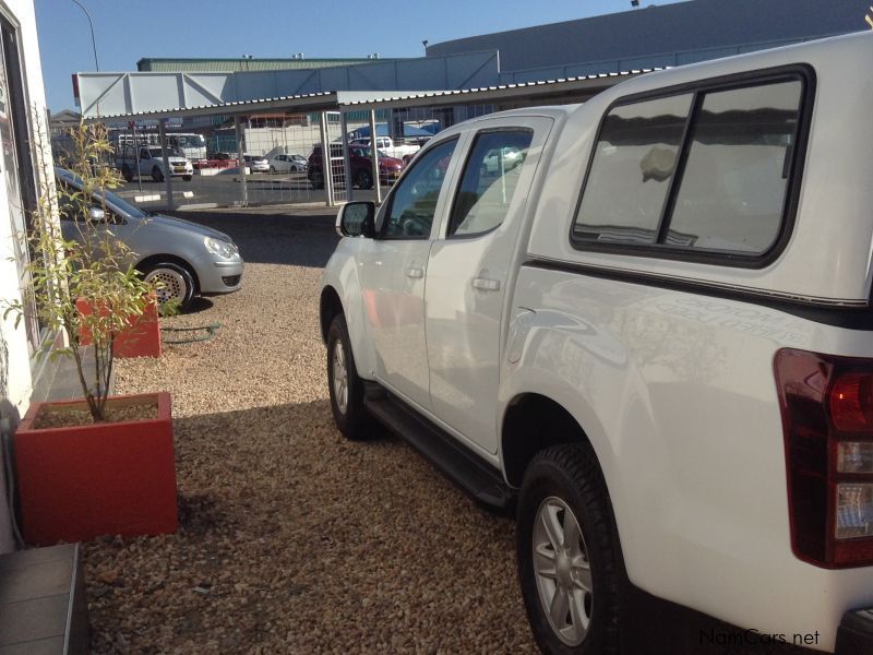 Isuzu KB 240 D/CAB 4x4 LE Petrol in Namibia