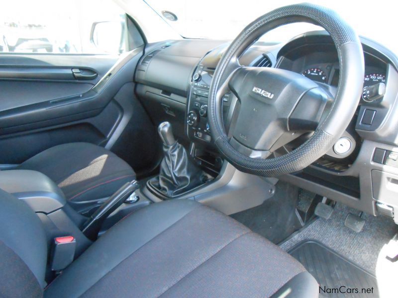 Isuzu KB 240 LE D/C 4X4 in Namibia