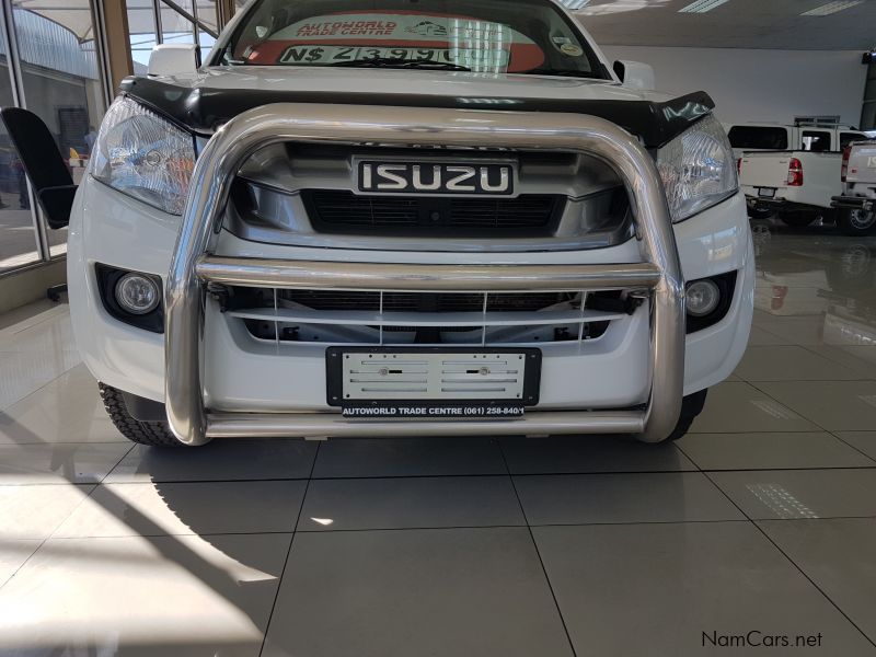 Isuzu KB 240 LE Double Cab 4x4 in Namibia