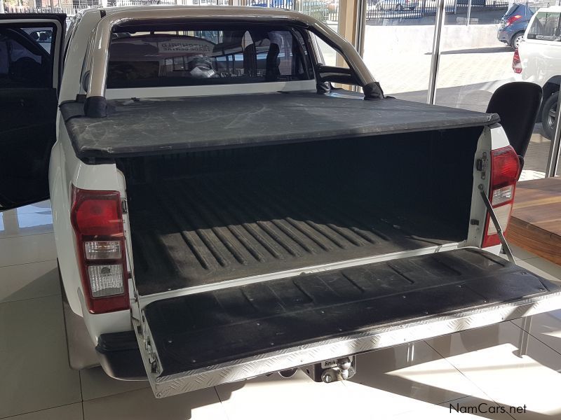 Isuzu KB 240 LE Double Cab 4x4 in Namibia