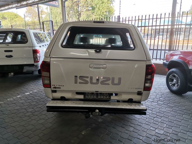 Isuzu KB 250 LE D-TEQ D/C 4X4 in Namibia