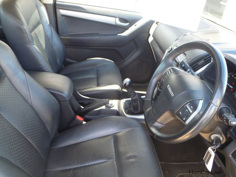 Isuzu KB 300 D-TEQ 4x4 D/CAB LX MIDNITE Edition in Namibia