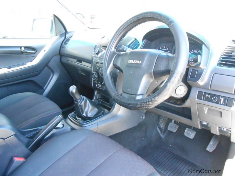 Isuzu KB240 LE D/C 4x4 in Namibia