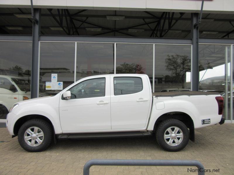 Isuzu KB24i Le 4x4 D/C Man Petrol in Namibia