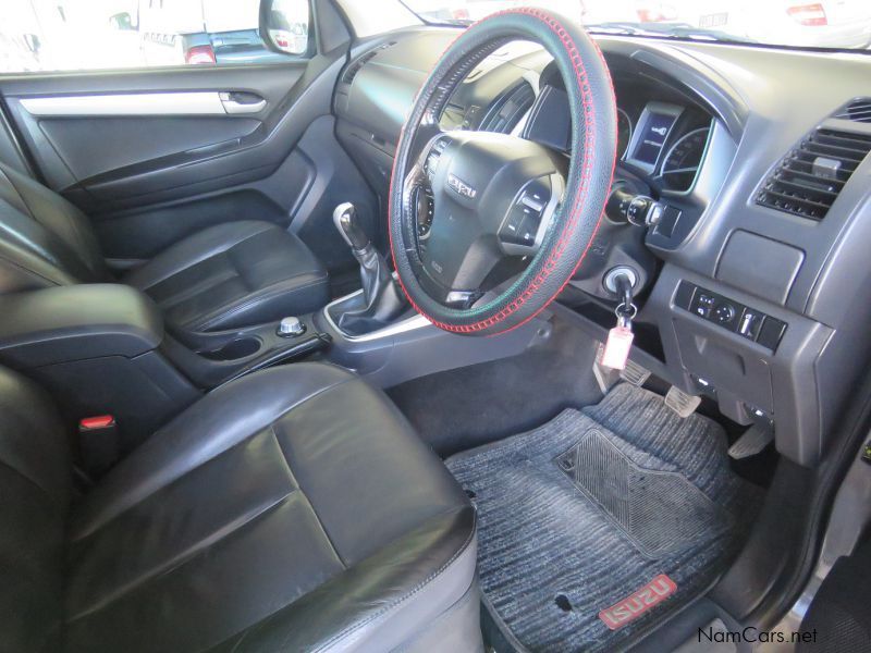 Isuzu KB300 D TEQ D CAB 4X4 in Namibia