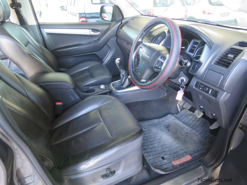 Isuzu KB300 D TEQ D CAB 4X4 in Namibia