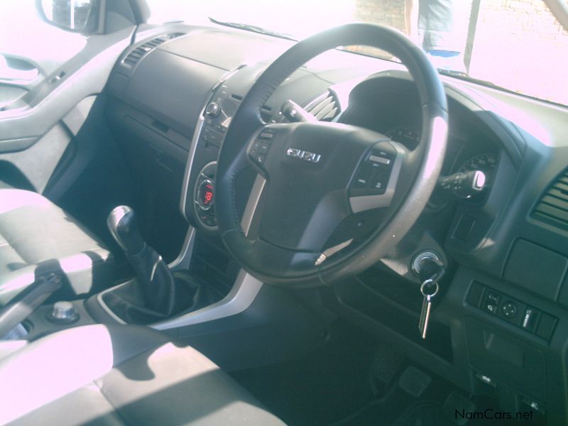 Isuzu KB300 LX D/C 4x4 Serengeti in Namibia