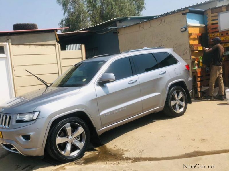 Jeep Grand Cherokee Overland (Hemi) 5.7 in Namibia