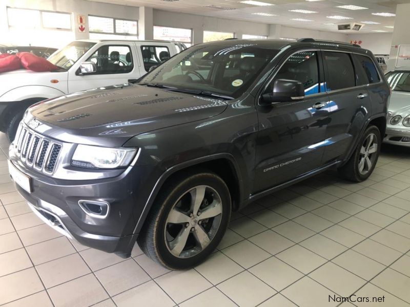 Jeep Grand Cherokee V6 3.6 Overlander in Namibia