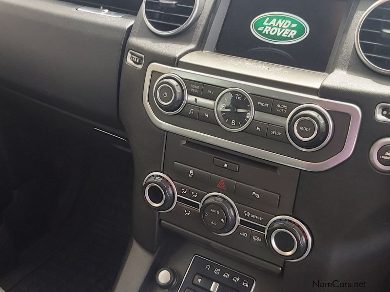 Land Rover Discovery 4 SE in Namibia