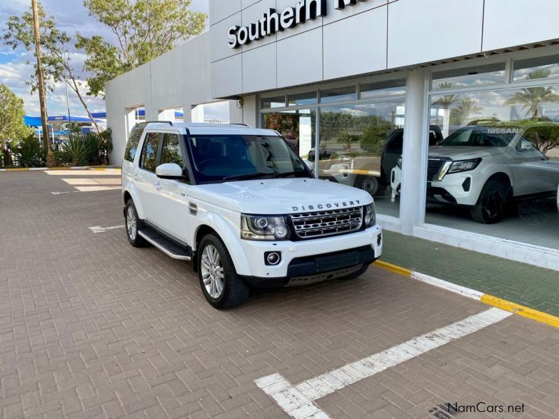 Land Rover Discovery SDV6 HSE in Namibia