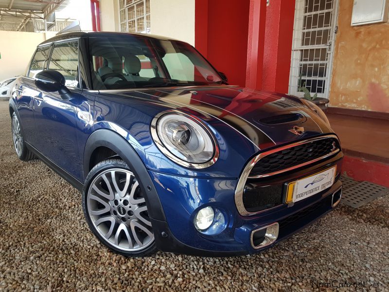 Mini Cooper S in Namibia