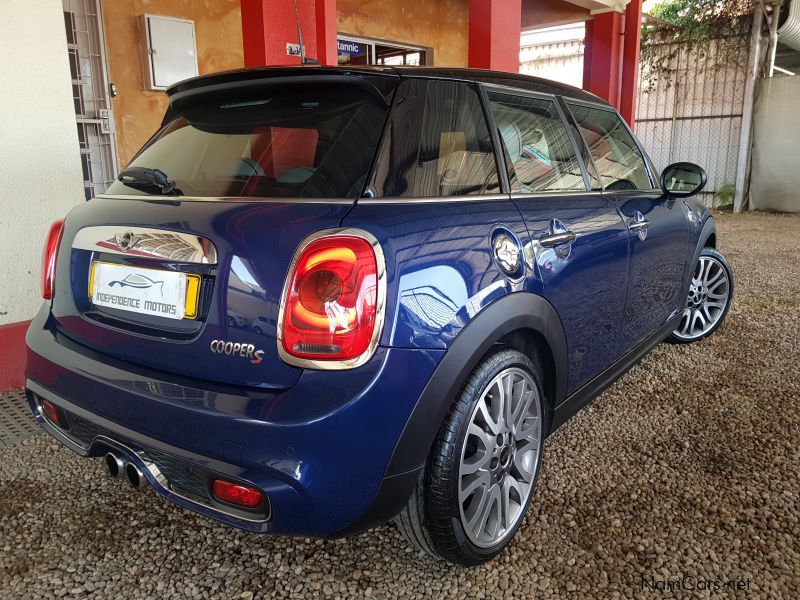 Mini Cooper S in Namibia