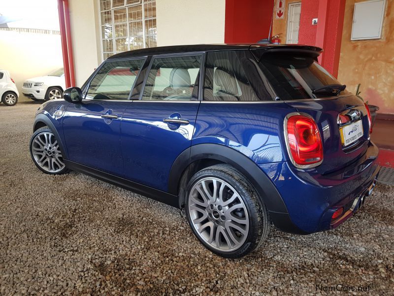 Mini Cooper S in Namibia