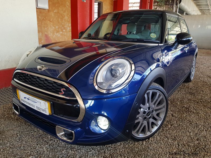 Mini Cooper S in Namibia