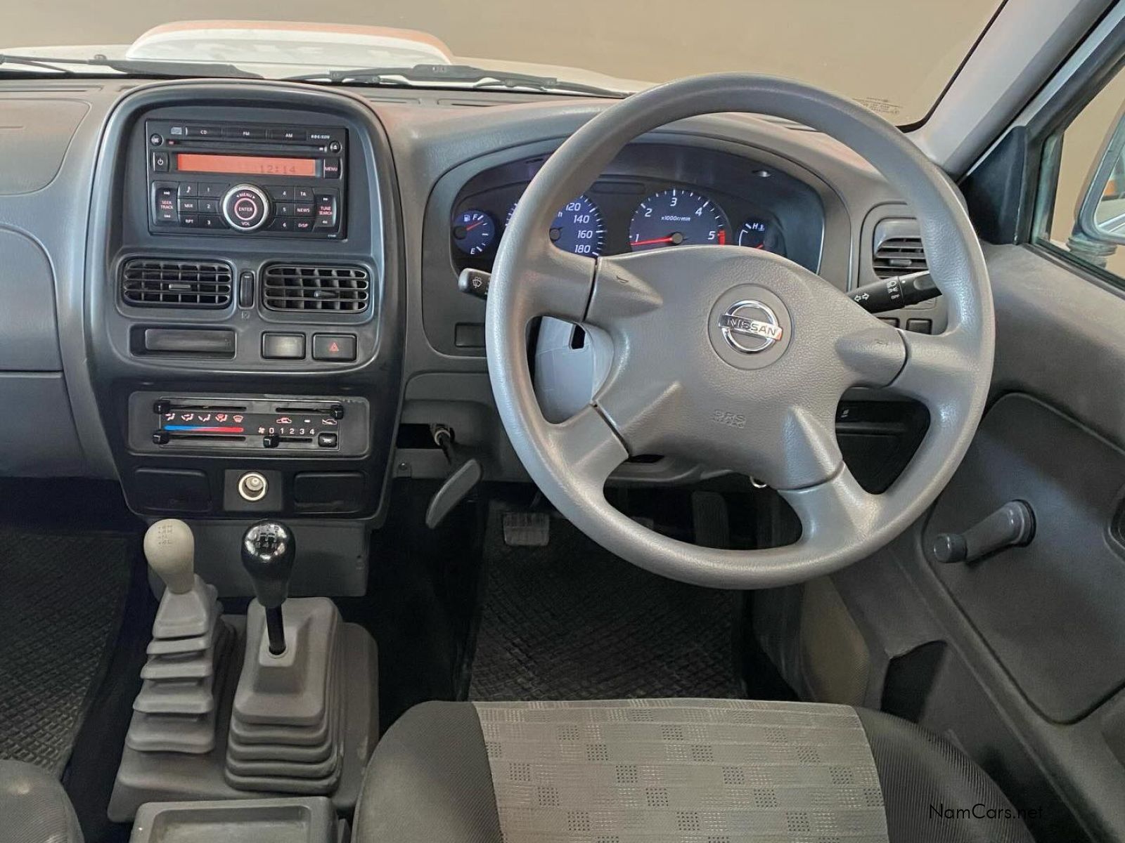 used-nissan-hardbody-np300-2-5-4x4-2015-hardbody-np300-2-5-4x4-for