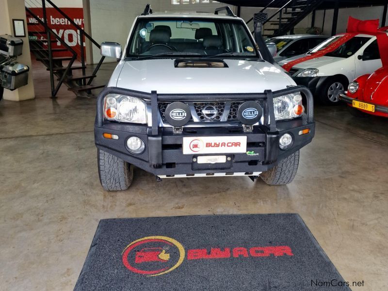 Nissan NISSAN NP300 2.5 D/C 4X4 in Namibia