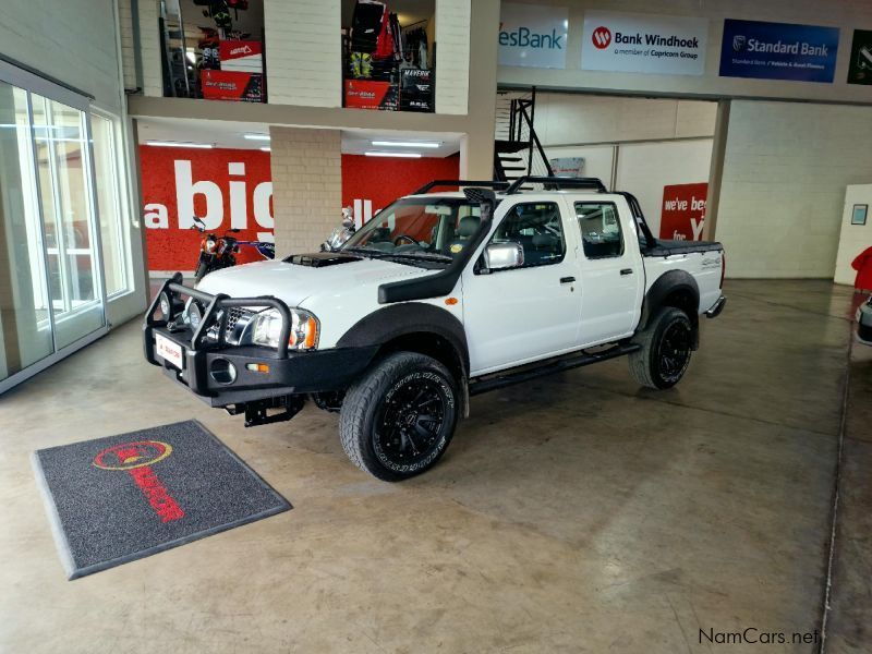 Nissan NISSAN NP300 2.5 D/C 4X4 in Namibia