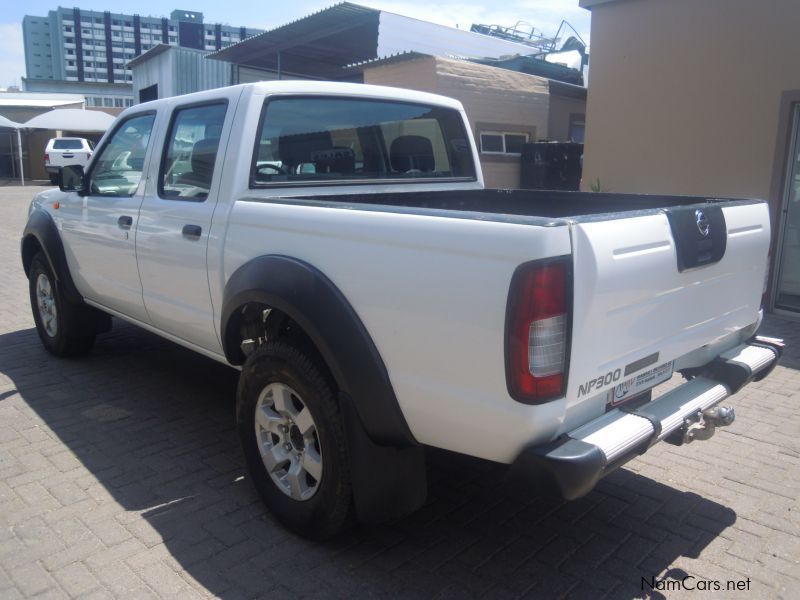 Nissan NISSAN NP300 D/CAB 4X4 in Namibia