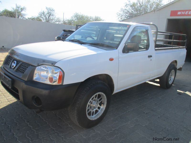 Nissan NP300 2.0 PETROL in Namibia