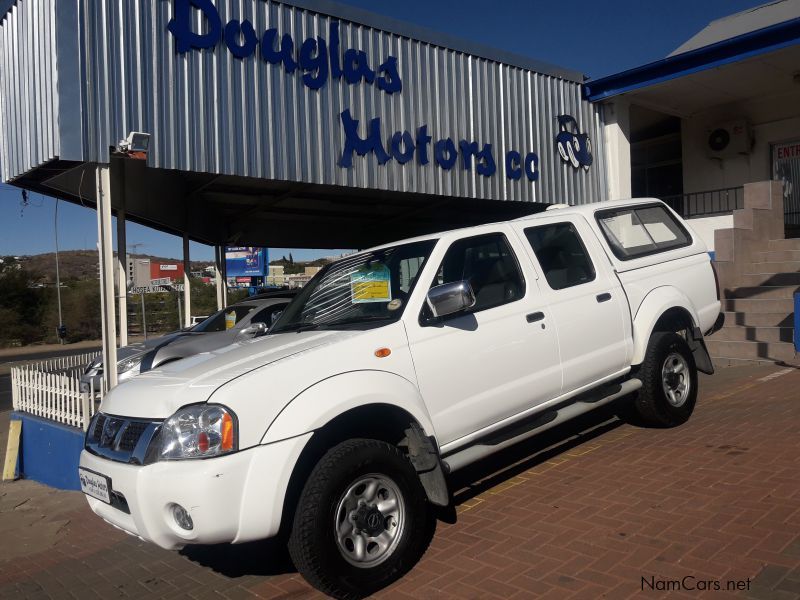 Nissan NP300 2.4 DC 4x4 in Namibia
