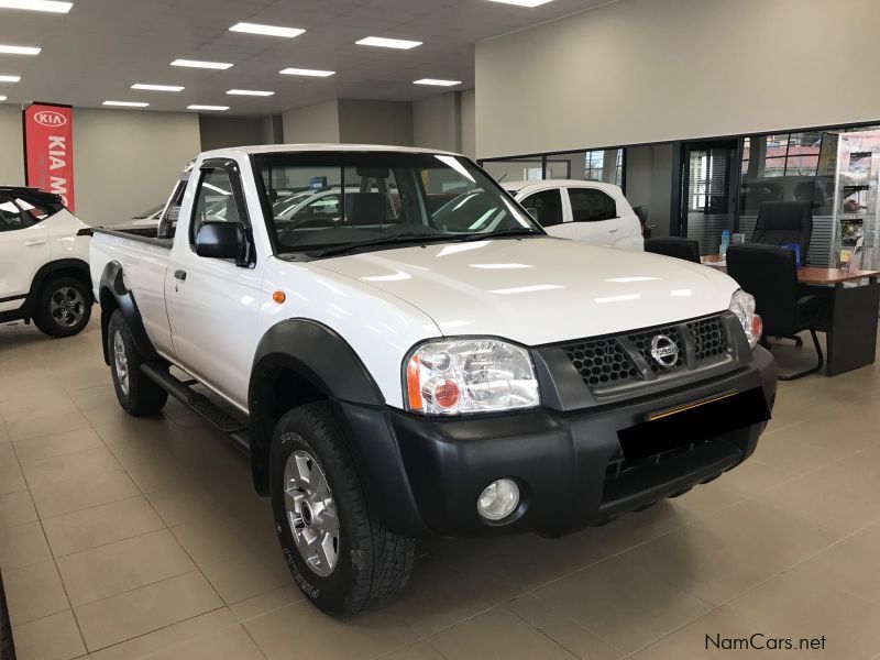 Nissan NP300 2.4 Single Cab 4X4 in Namibia