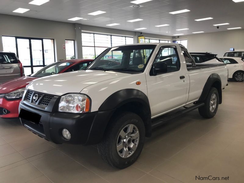 Nissan NP300 2.4 Single Cab 4X4 in Namibia