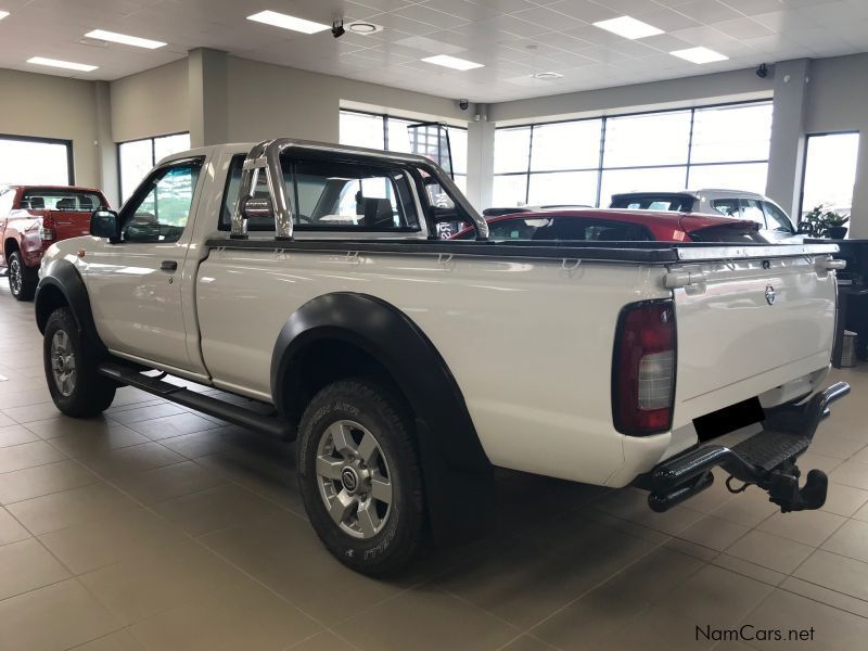 Nissan NP300 2.4 Single Cab 4X4 in Namibia
