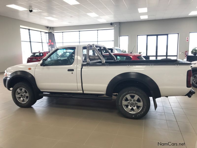 Nissan NP300 2.4 Single Cab 4X4 in Namibia