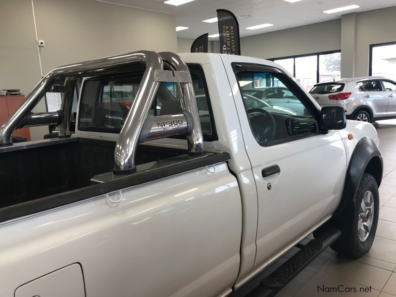 Nissan NP300 2.4 Single Cab 4X4 in Namibia