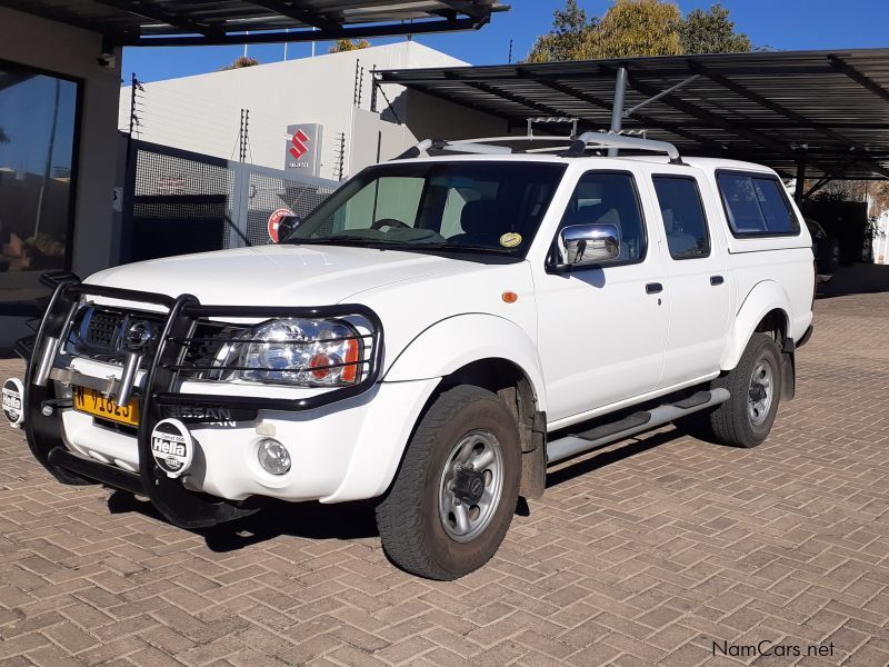Nissan NP300 2.4i 4x4 DC in Namibia