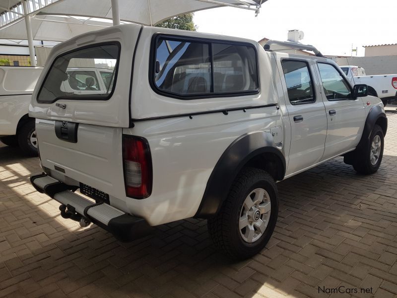 Nissan NP300 2.5 D/C 4x4 in Namibia