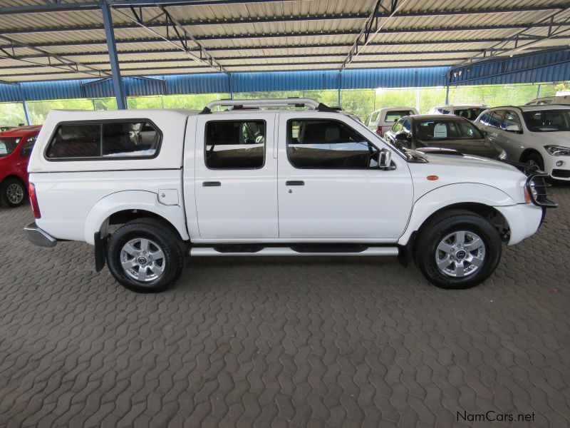 Nissan NP300 2.5 D/CAB 4X4 in Namibia