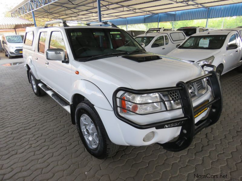 Nissan NP300 2.5 D/CAB 4X4 in Namibia