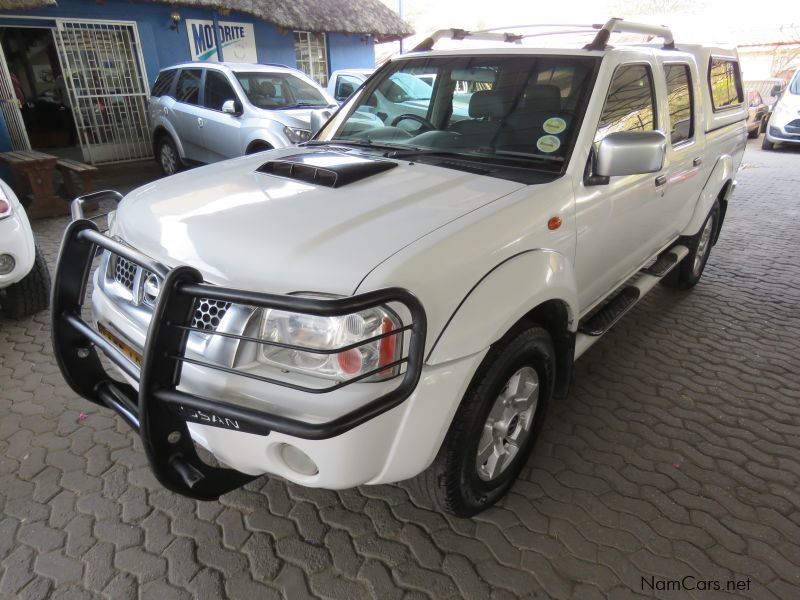 Nissan NP300 2.5 D/CAB 4X4 in Namibia