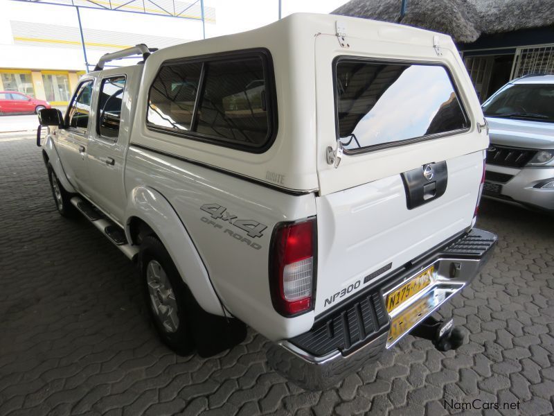 Nissan NP300 2.5 D/CAB 4X4 in Namibia