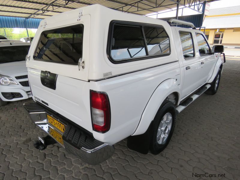 Nissan NP300 2.5 D/CAB 4X4 in Namibia