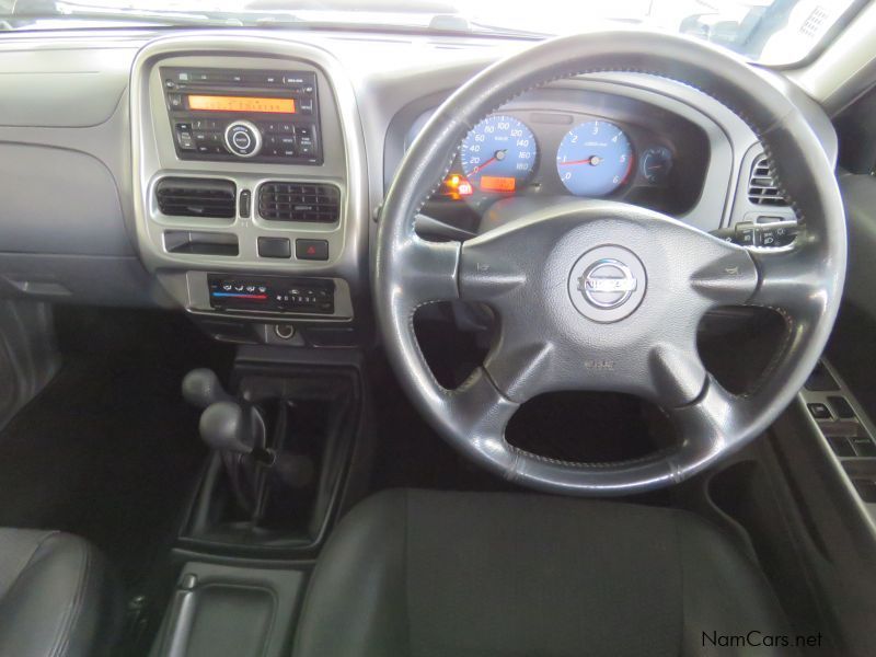 Nissan NP300 2.5 D/CAB 4X4 in Namibia