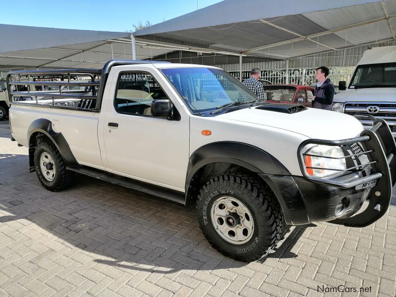 Nissan NP300 2.5 TDCi Hardbody 4x4 LWB in Namibia