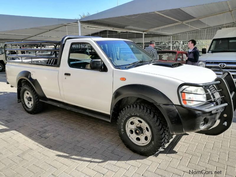 Nissan NP300 2.5 TDI LWB in Namibia