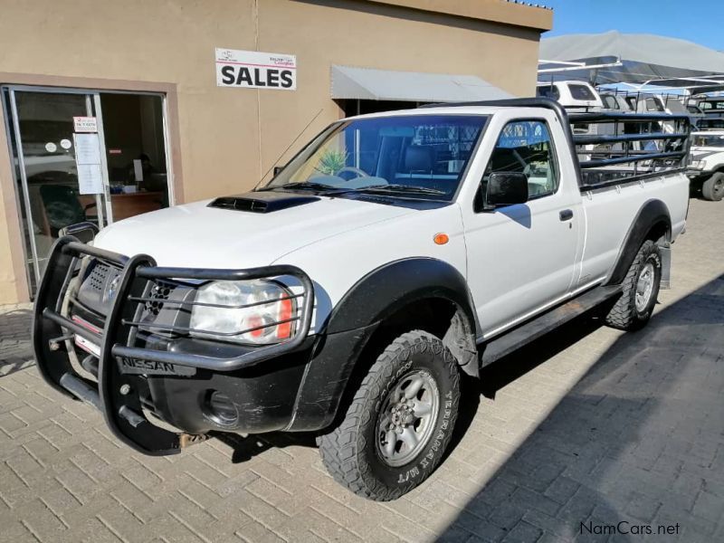 Nissan NP300 2.5 TDI LWB in Namibia