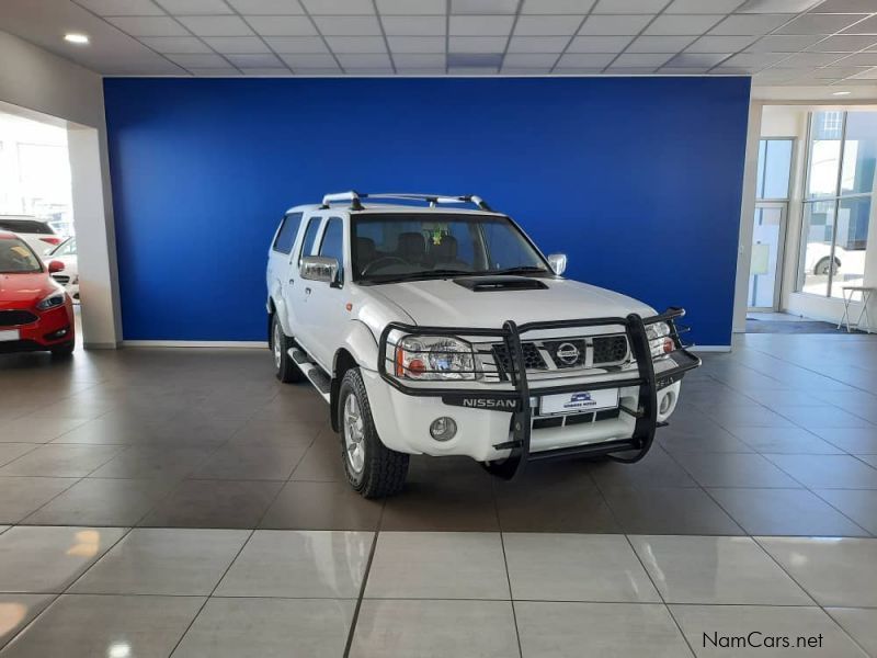 Nissan NP300 2.5 TDi D/C 4x4 in Namibia