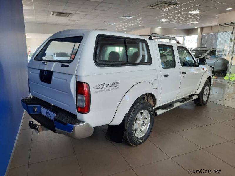 Nissan NP300 2.5 TDi D/C 4x4 in Namibia