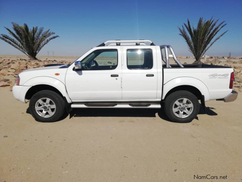 Nissan NP300 2.5 Tdi Hi-Rider DC 4x4 in Namibia