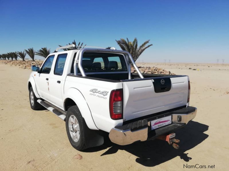 Nissan NP300 2.5 Tdi Hi-Rider DC 4x4 in Namibia